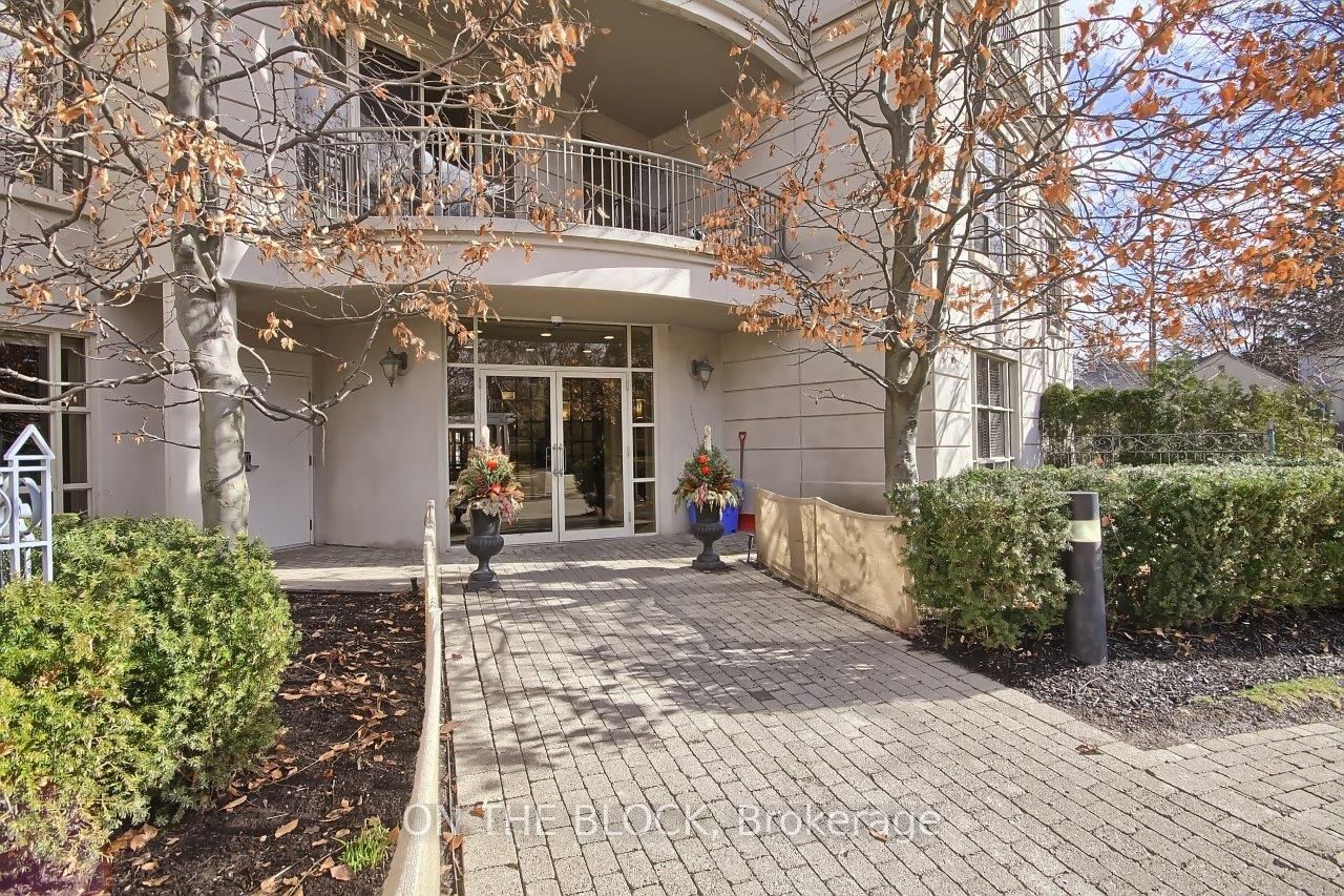 3085 Bloor Street W 112