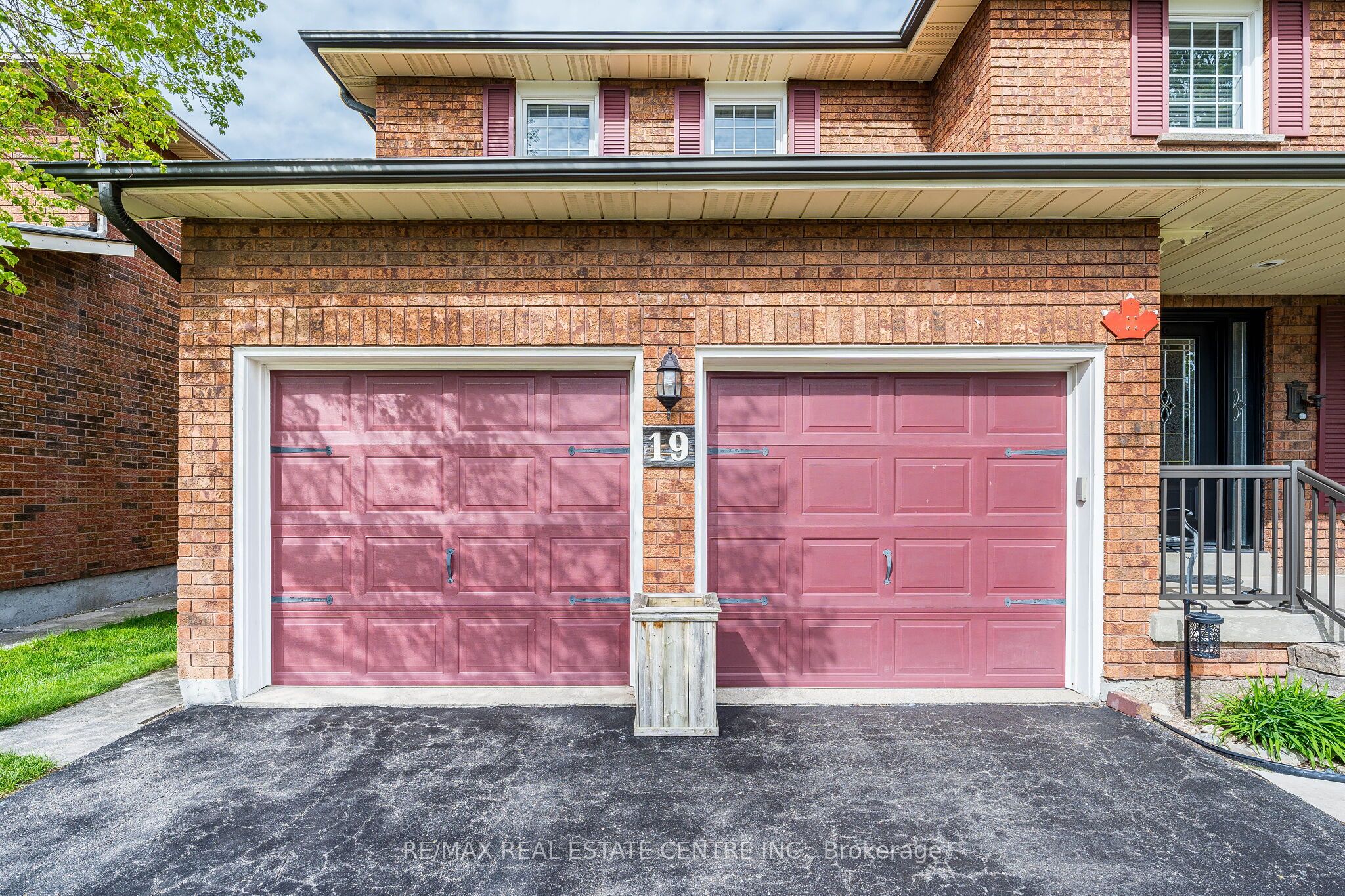 19 Mossbank Drive