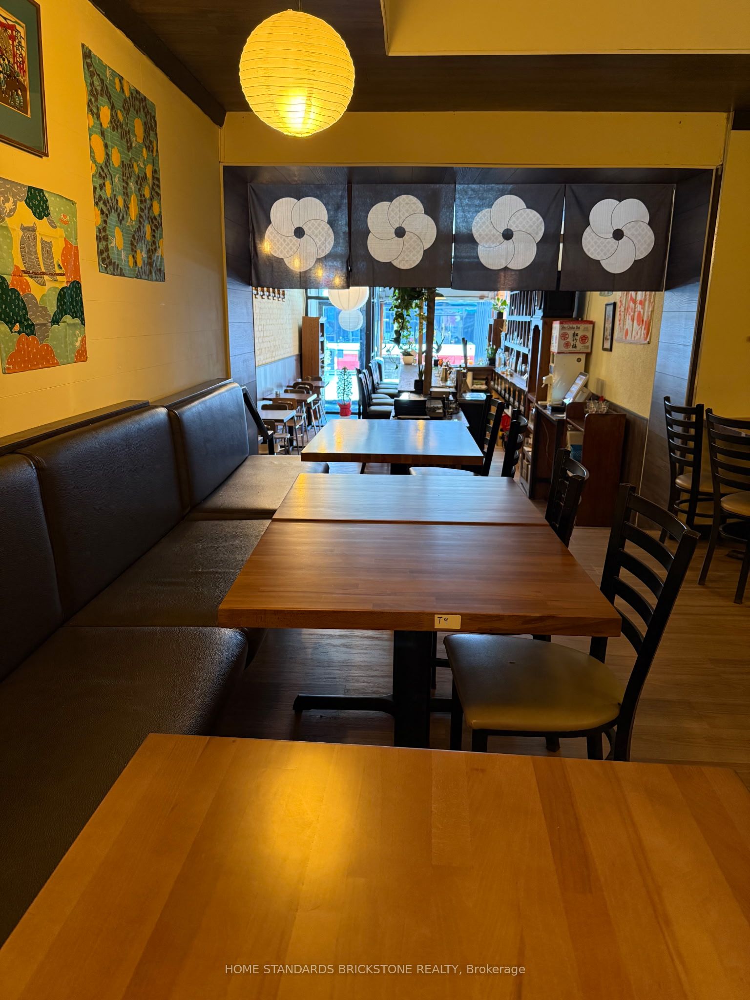 598 College Street S