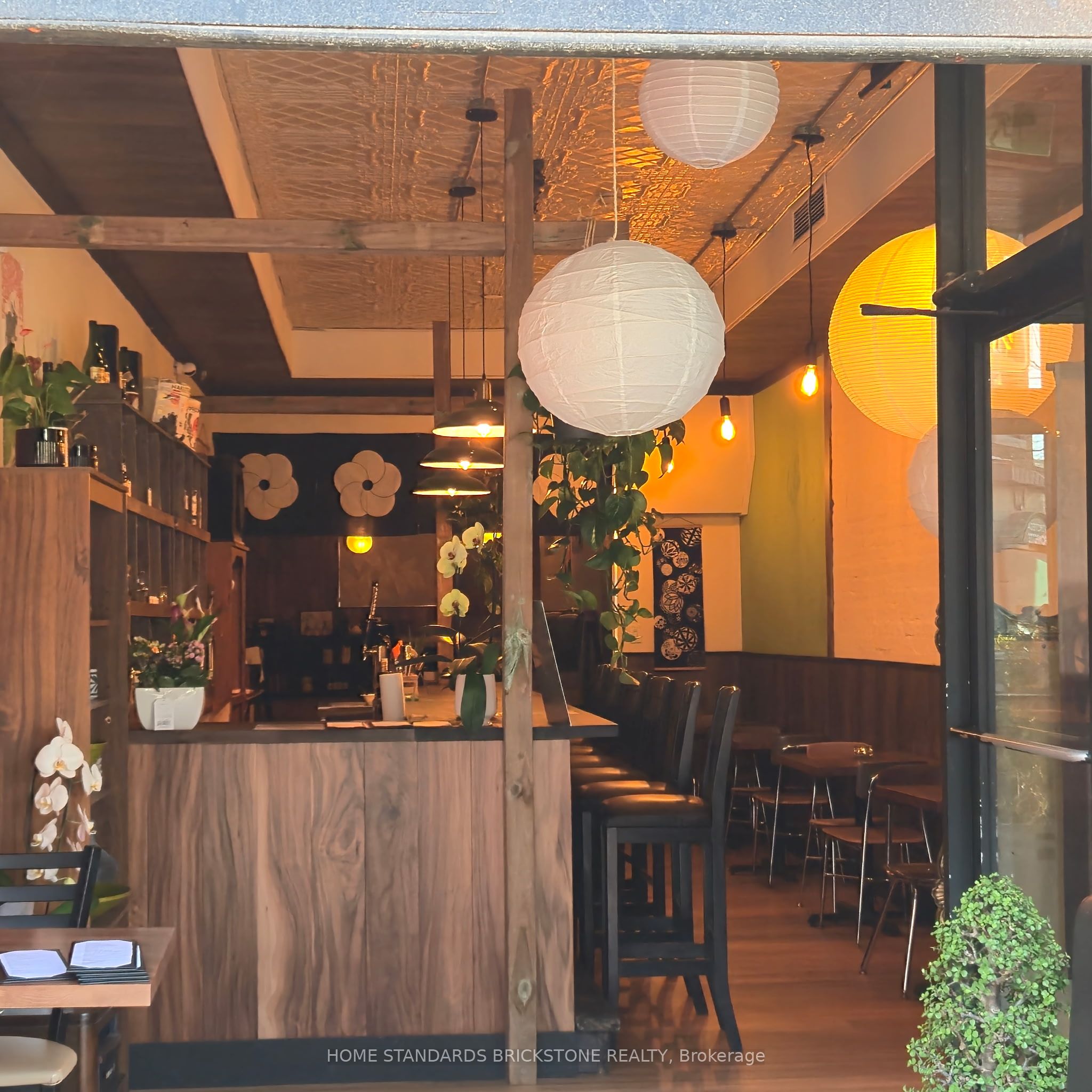 598 College Street S