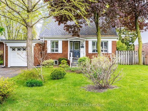 897 Johnathan Drive Mississauga ON L4Y 1J7