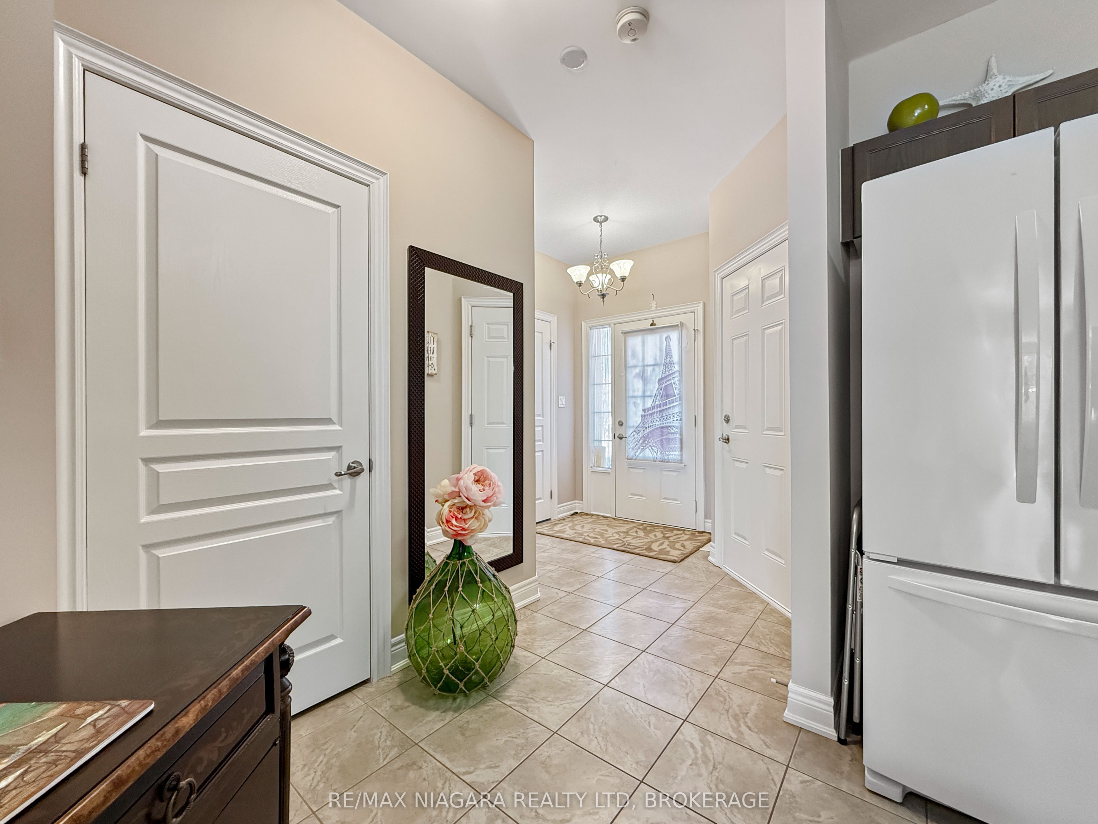 1041 Meadowood Street