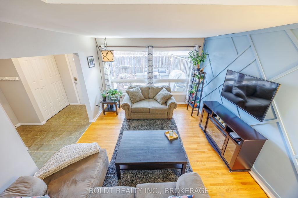 Photo of 5 Woodlawn Court #101, Grimsby, ON L3M 3T4 (MLS # X12927204)