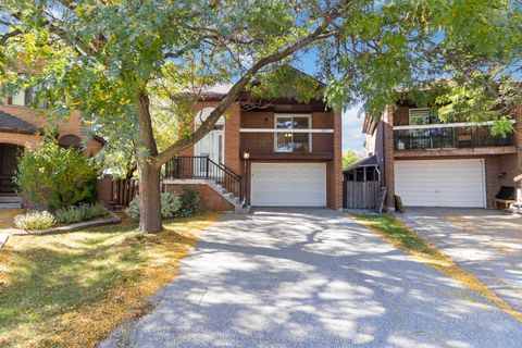 907 Thistle Down Circle Mississauga ON L5C 3K5