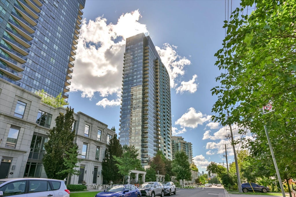 Photo of 15 Greenview Avenue #1906, Toronto, ON M2M 4M7 (MLS # C13755154)