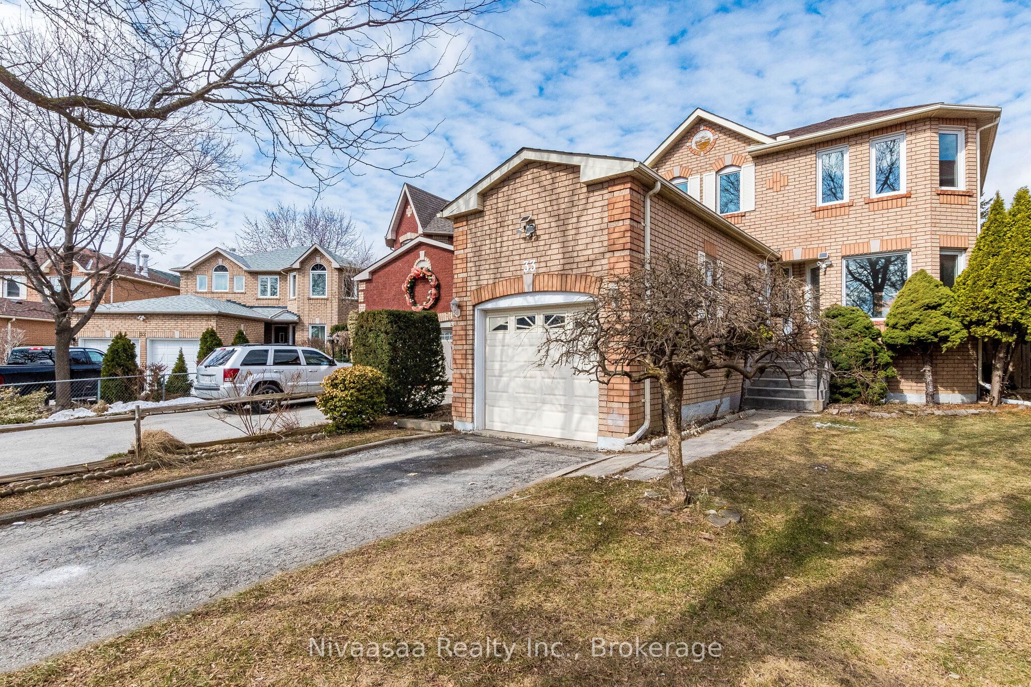 33 Pantages Court