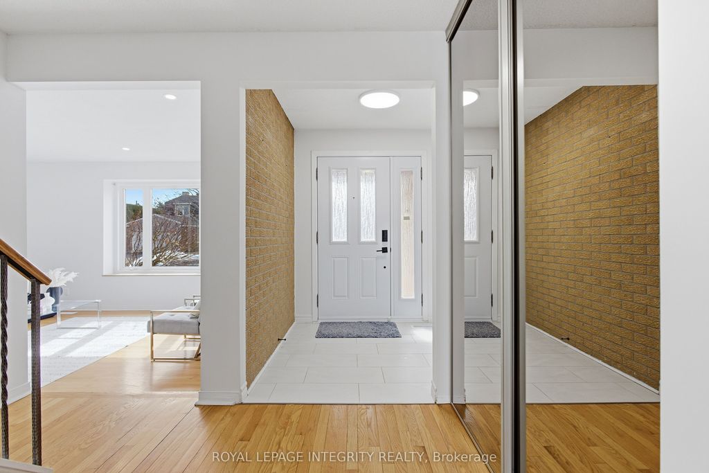 Photo of 1019 Driftwood Crescent, Orleans - Convent Glen and Area, ON K1C 2N9 (MLS # X12942354)