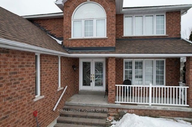 Photo 1 of 8 — 43 Carley Crescent, Barrie, ON L4N 0M8