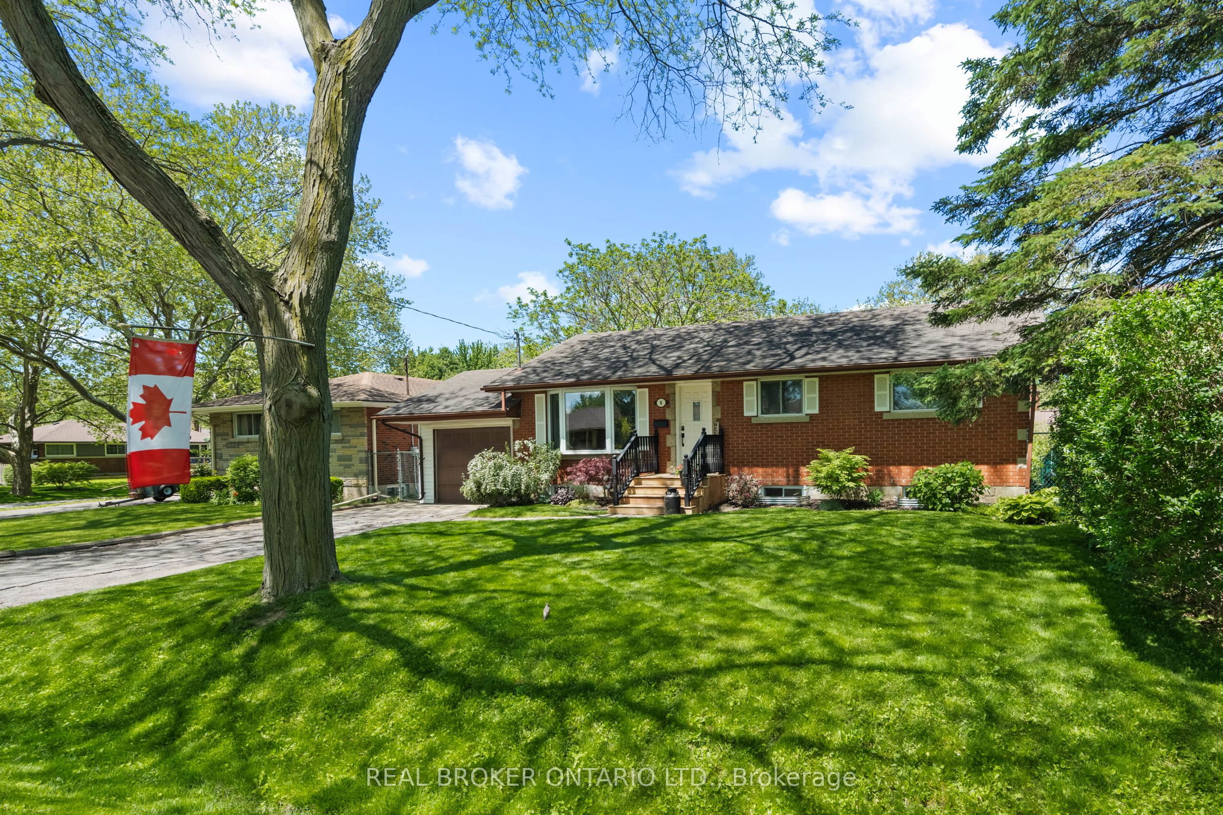 8 Goldsmith Avenue