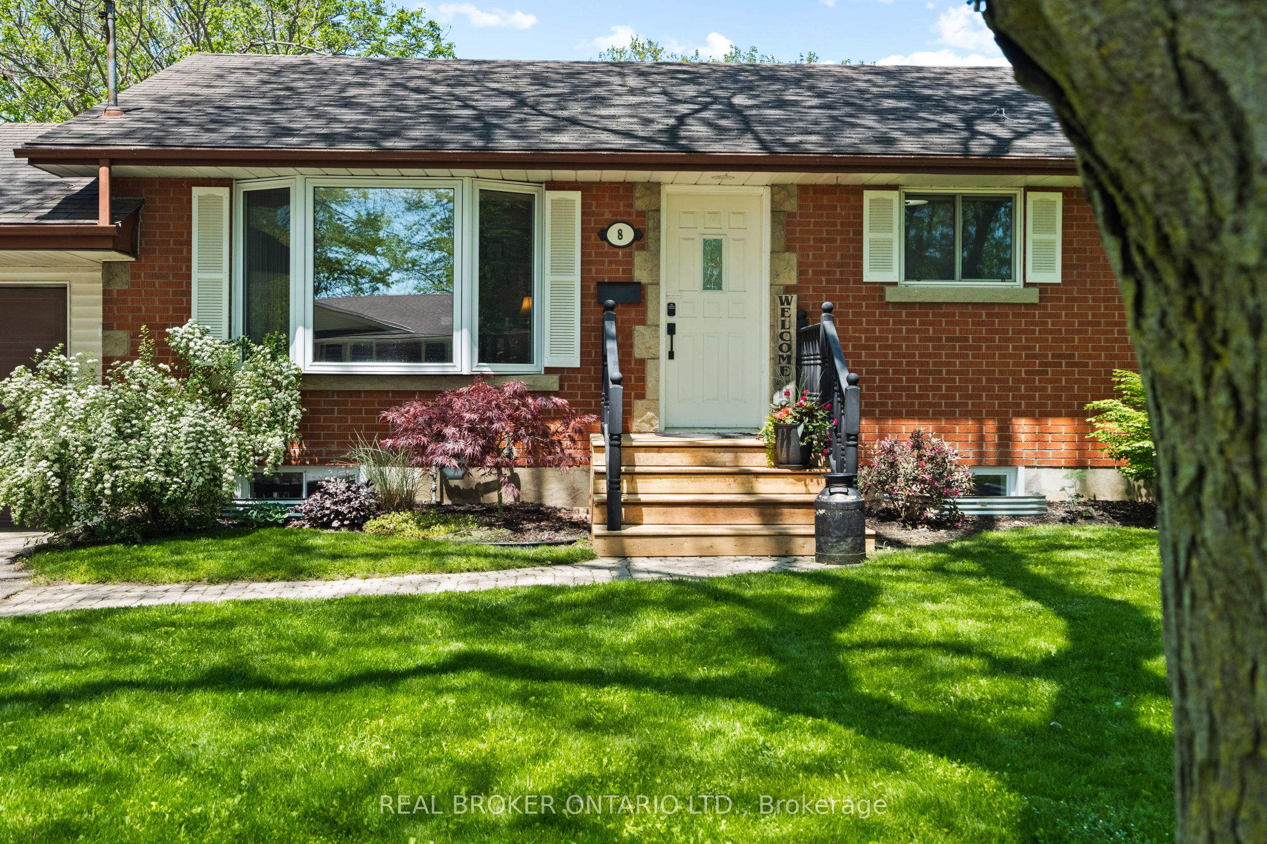 8 Goldsmith Avenue