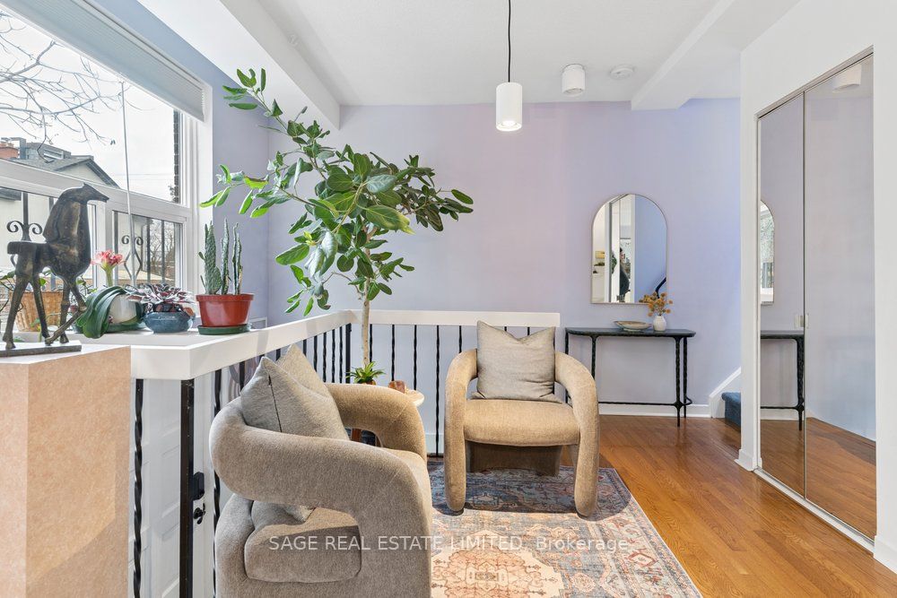 350 Gerrard Street E 4