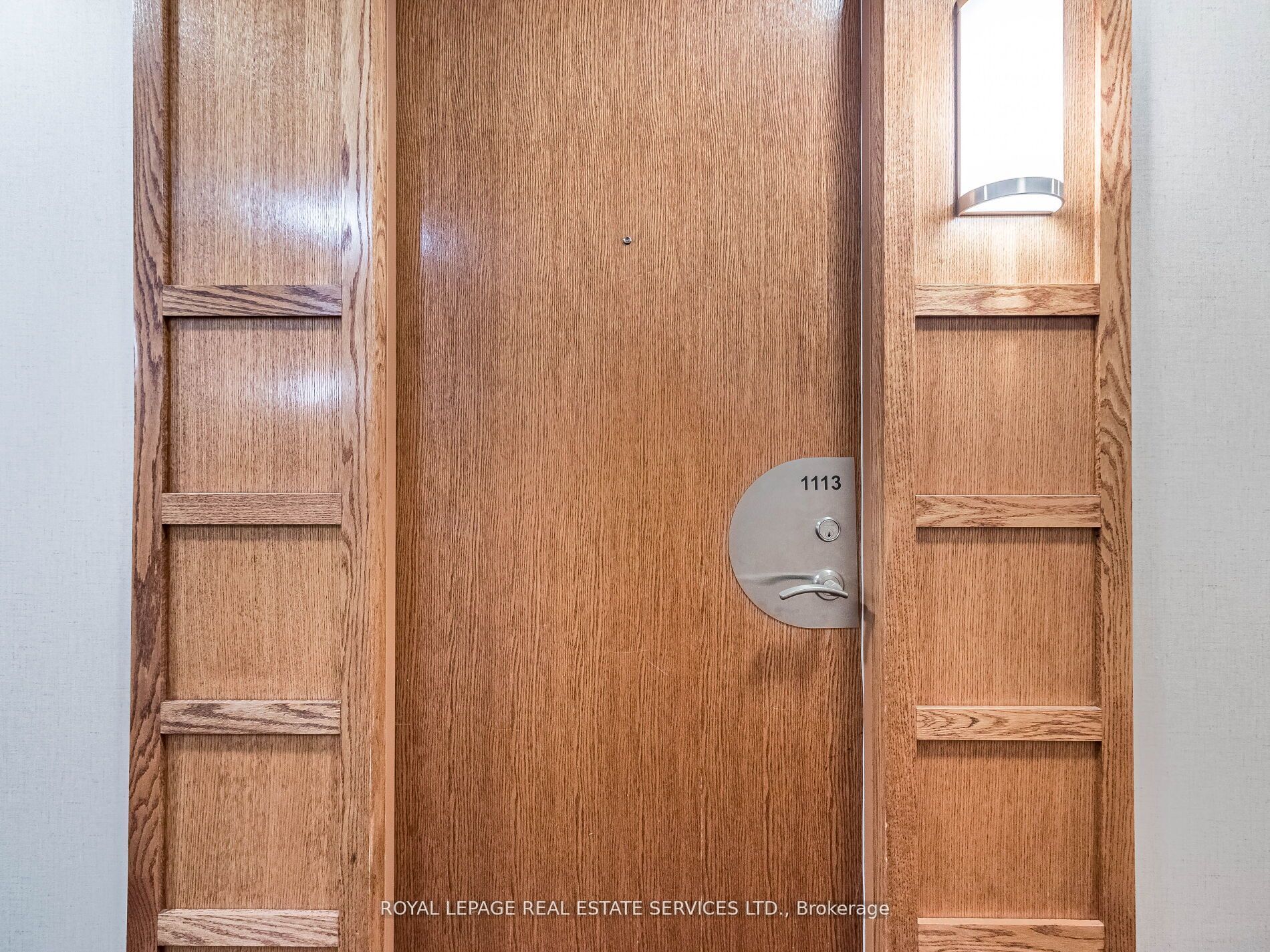 2083 Lake Shore Boulevard W 1113