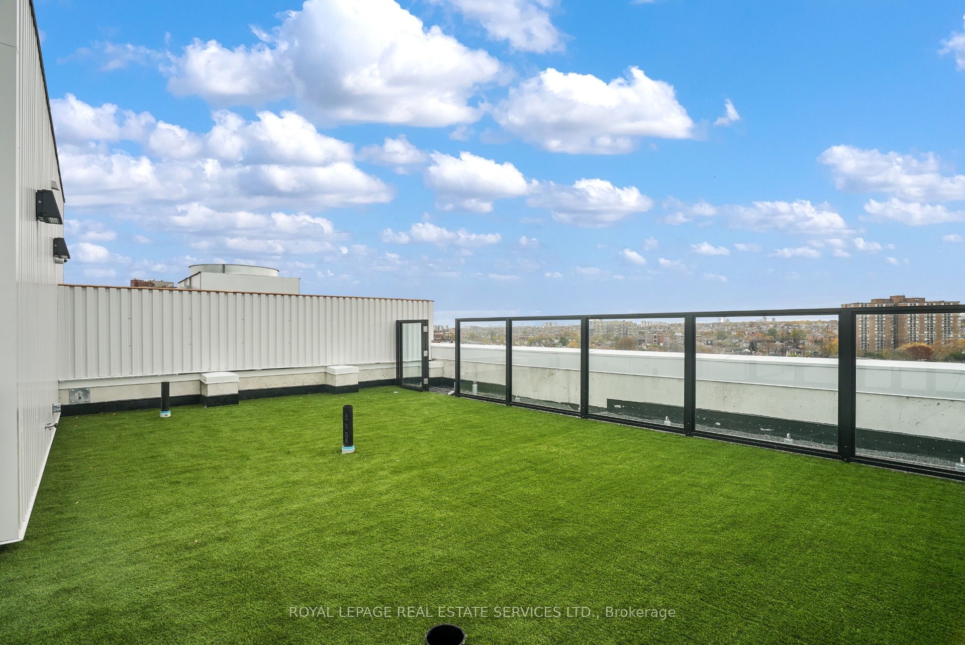 Toronto, ON M6P 1Y2, Canada, 1 Bedroom Bedrooms, ,1 BathroomBathrooms,Residential,Active,234954