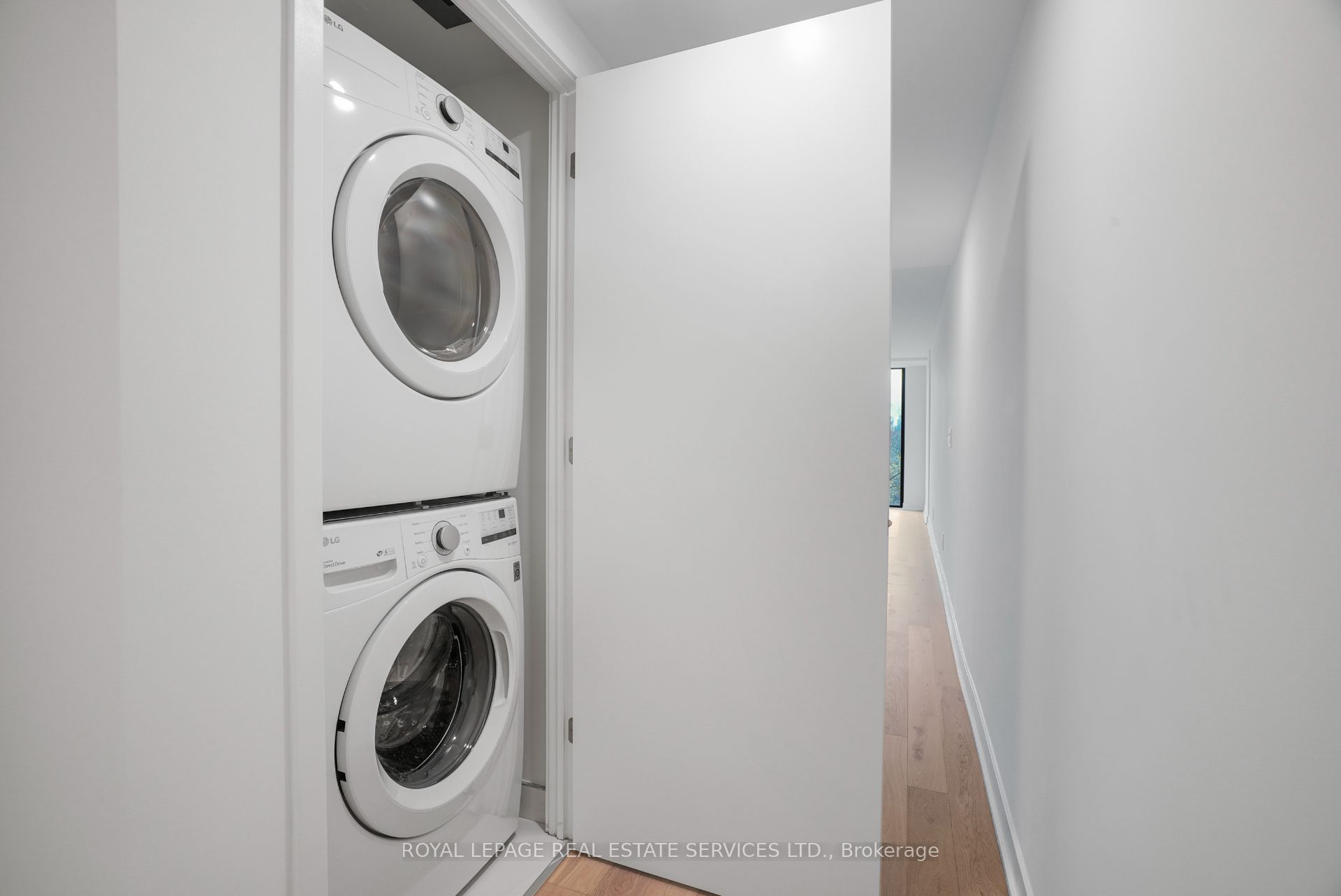 Toronto, ON M6P 1Y2, Canada, 1 Bedroom Bedrooms, ,1 BathroomBathrooms,Residential,Active,234954