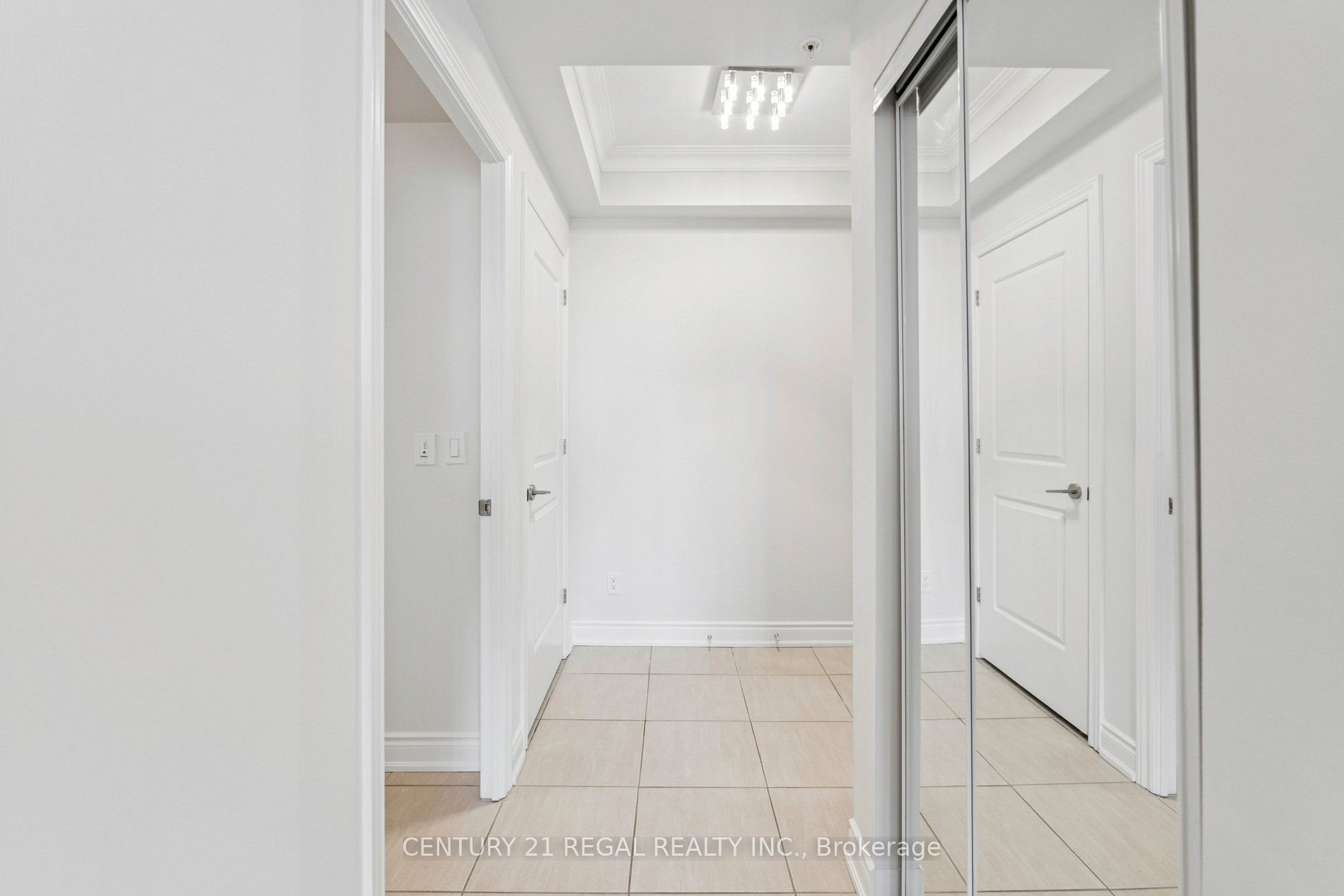 9090 Yonge Street 1206B