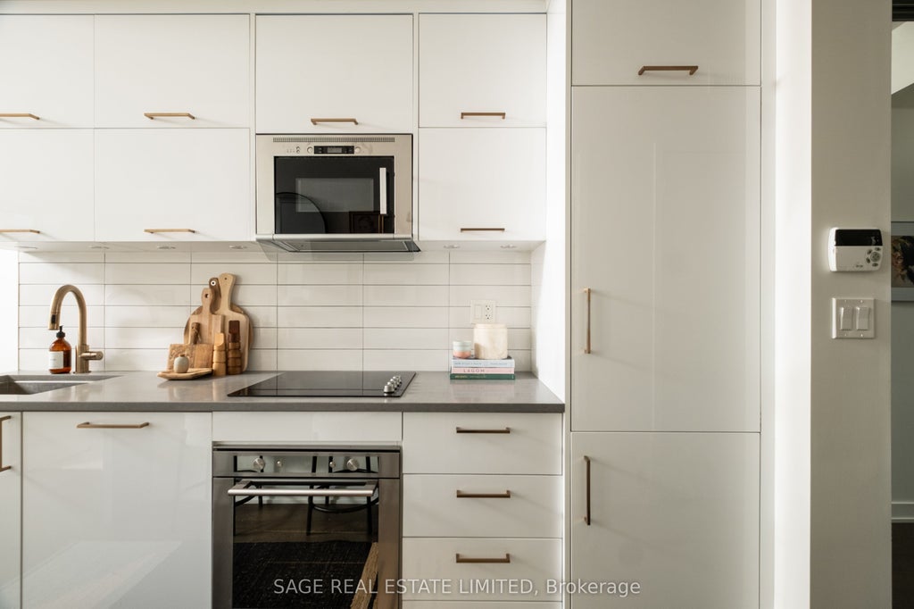 Photo of 106 Dovercourt Road #204, Toronto, ON M6J 0G4 (MLS # C13875624)