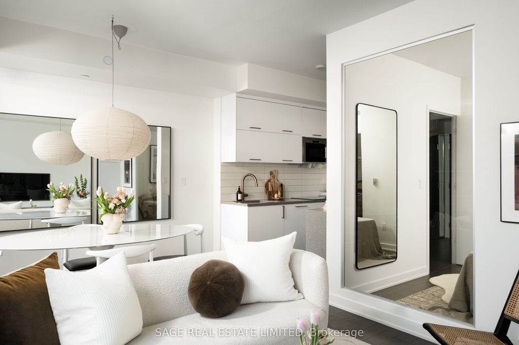 Photo of 106 Dovercourt Road #204, Toronto, ON M6J 0G4 (MLS # C13875624)