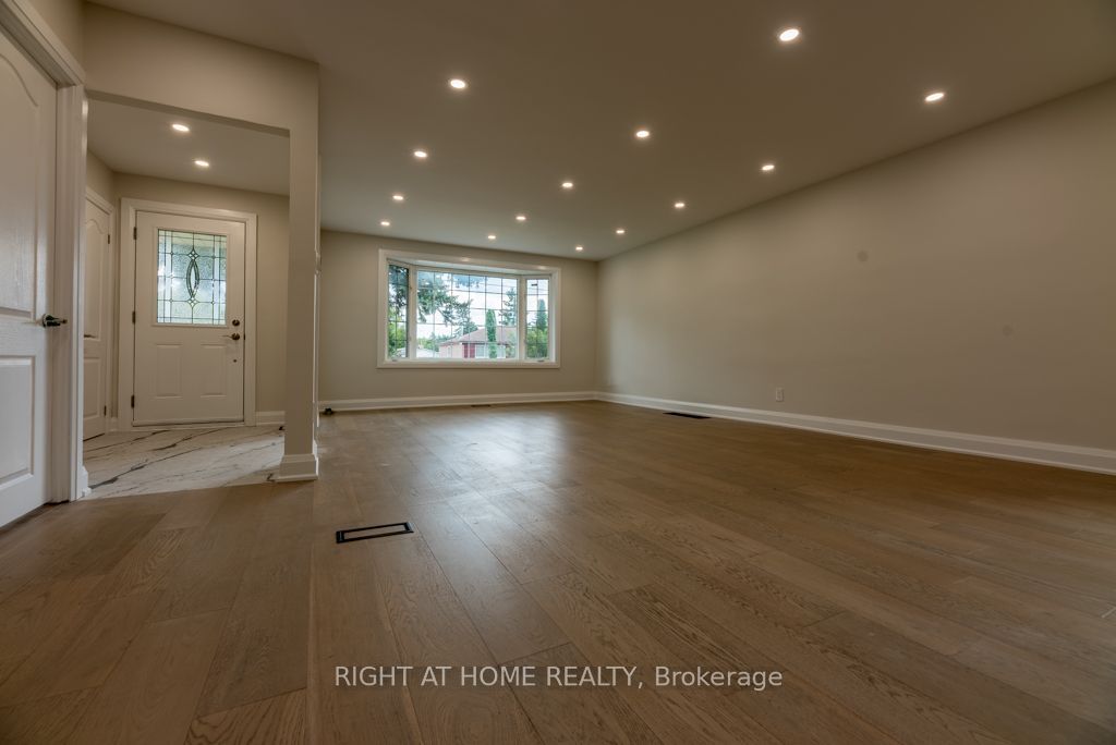 Photo of 343 Boisdale Avenue, Richmond Hill, ON L4C 1R4 (MLS # N12596508)