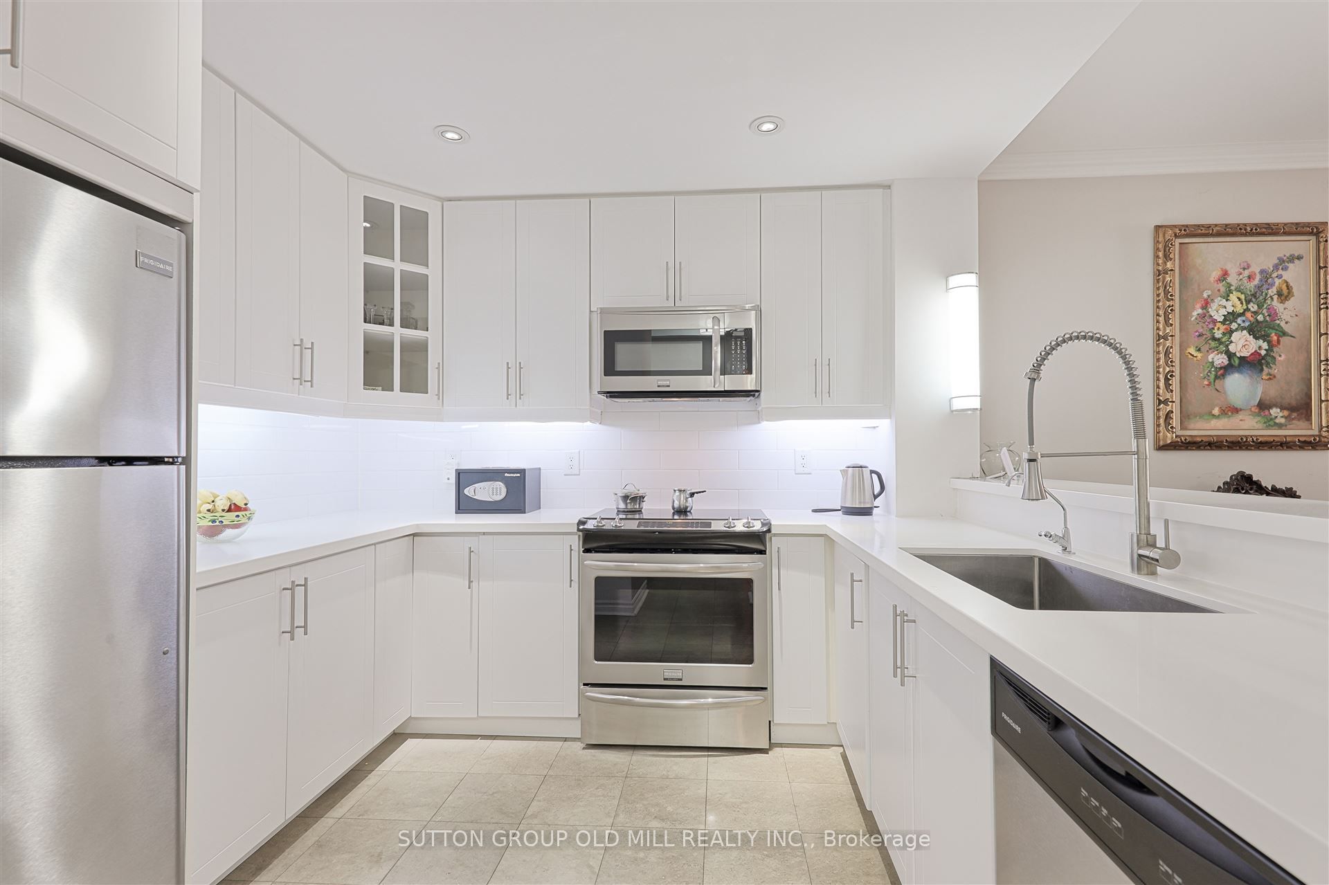 2662 Bloor Street W 209