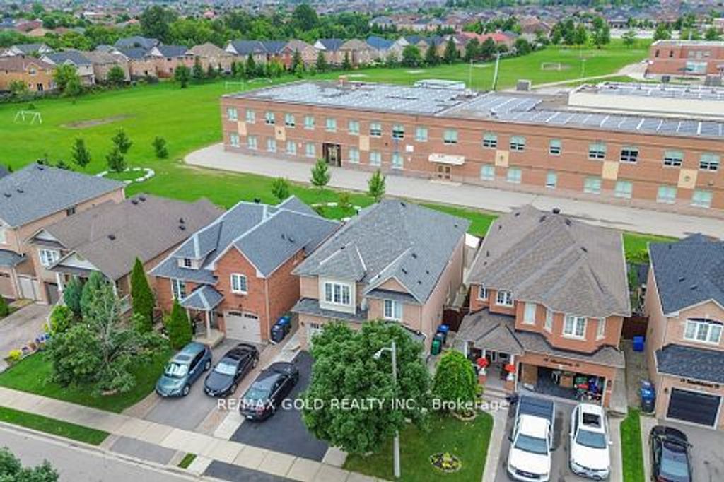 Photo of 18 Thimbleberry Street, Brampton, ON L7A 3L3 (MLS # W12768034)