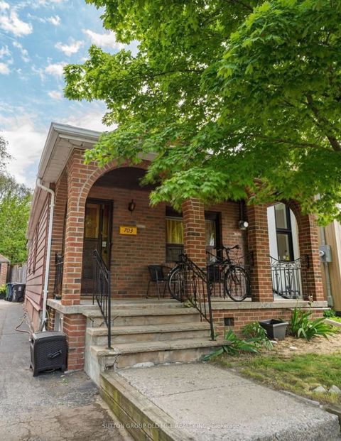 703 Willard Avenue Toronto ON M6S 3S7