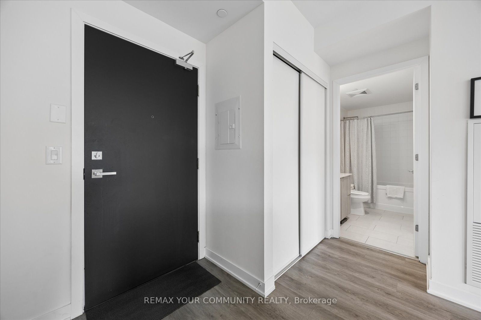 430 Roncesvalles Avenue 404
