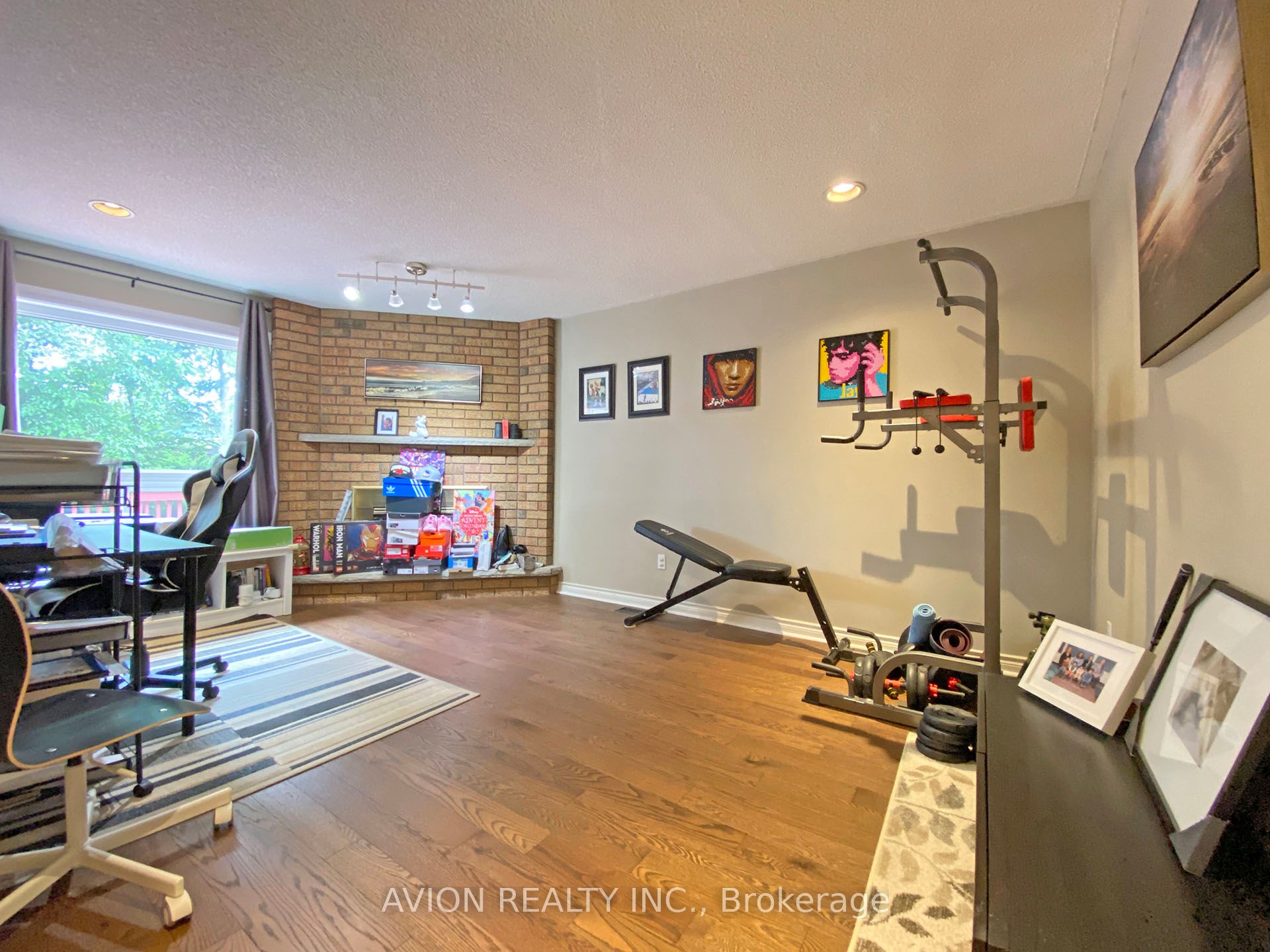 1192 Thoresby Drive