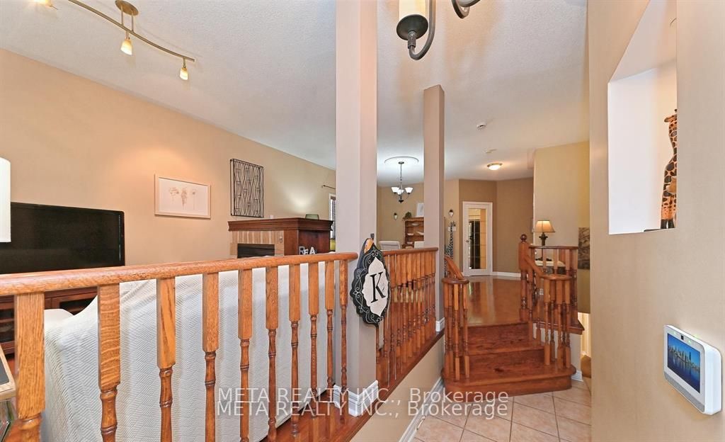 138 Van scott Drive N UPPER