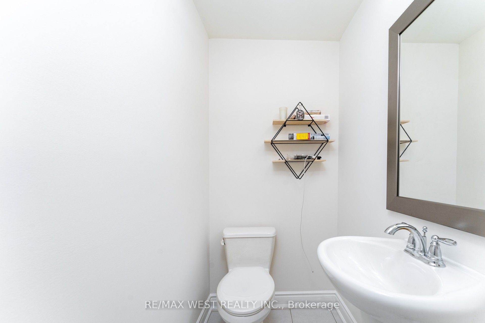2172 Trafalgar Road 19