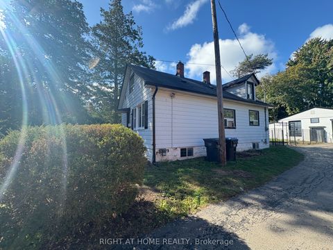 779 Indian Road Lower Mississauga ON L5H 1R4