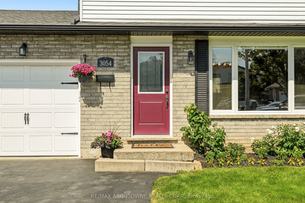 Photo of 3054 Flanagan Court, Burlington, ON L7M 2L9 (MLS # W13423592)