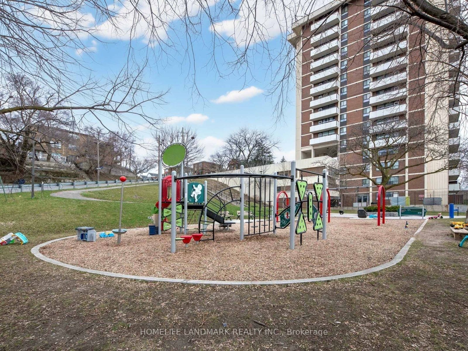 541 Blackthorn Avenue 107