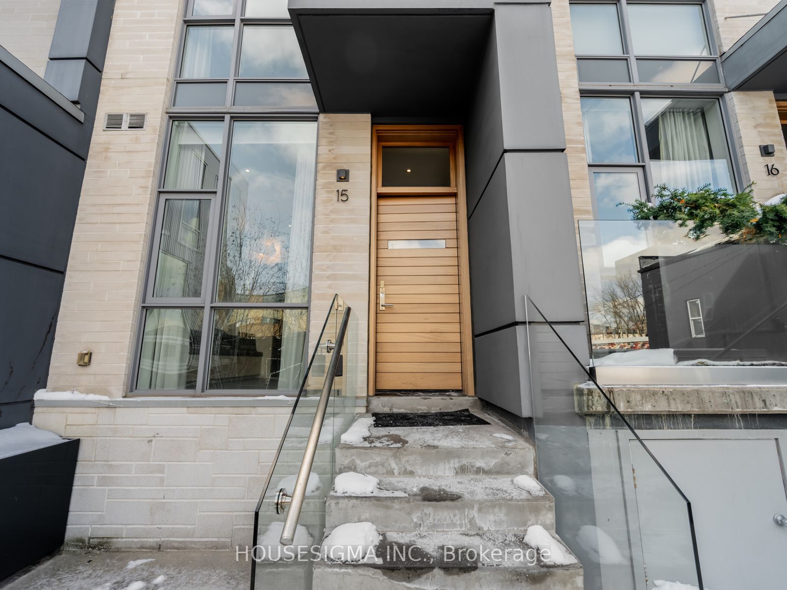 850 Richmond Street W 15