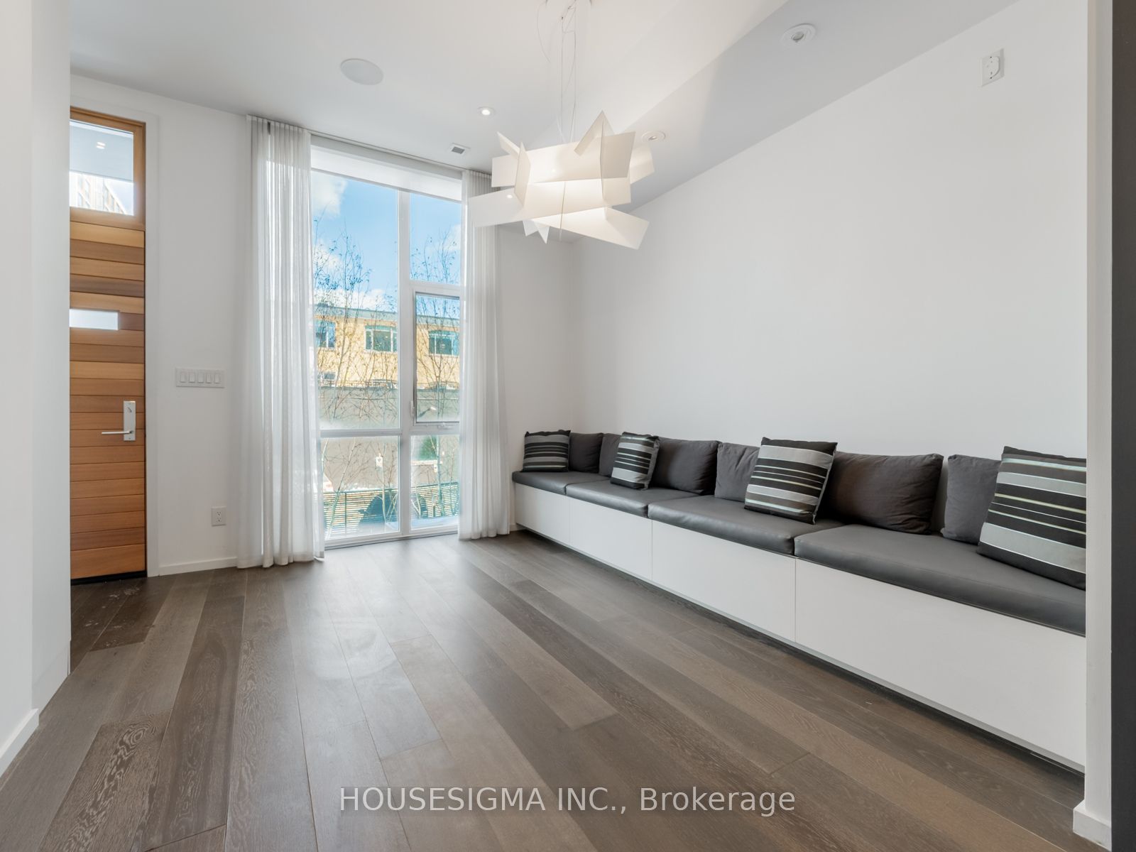 850 Richmond Street W 15