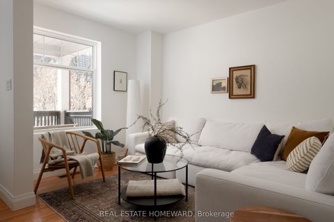 52 Balfour Avenue Toronto ON M4C 1T6