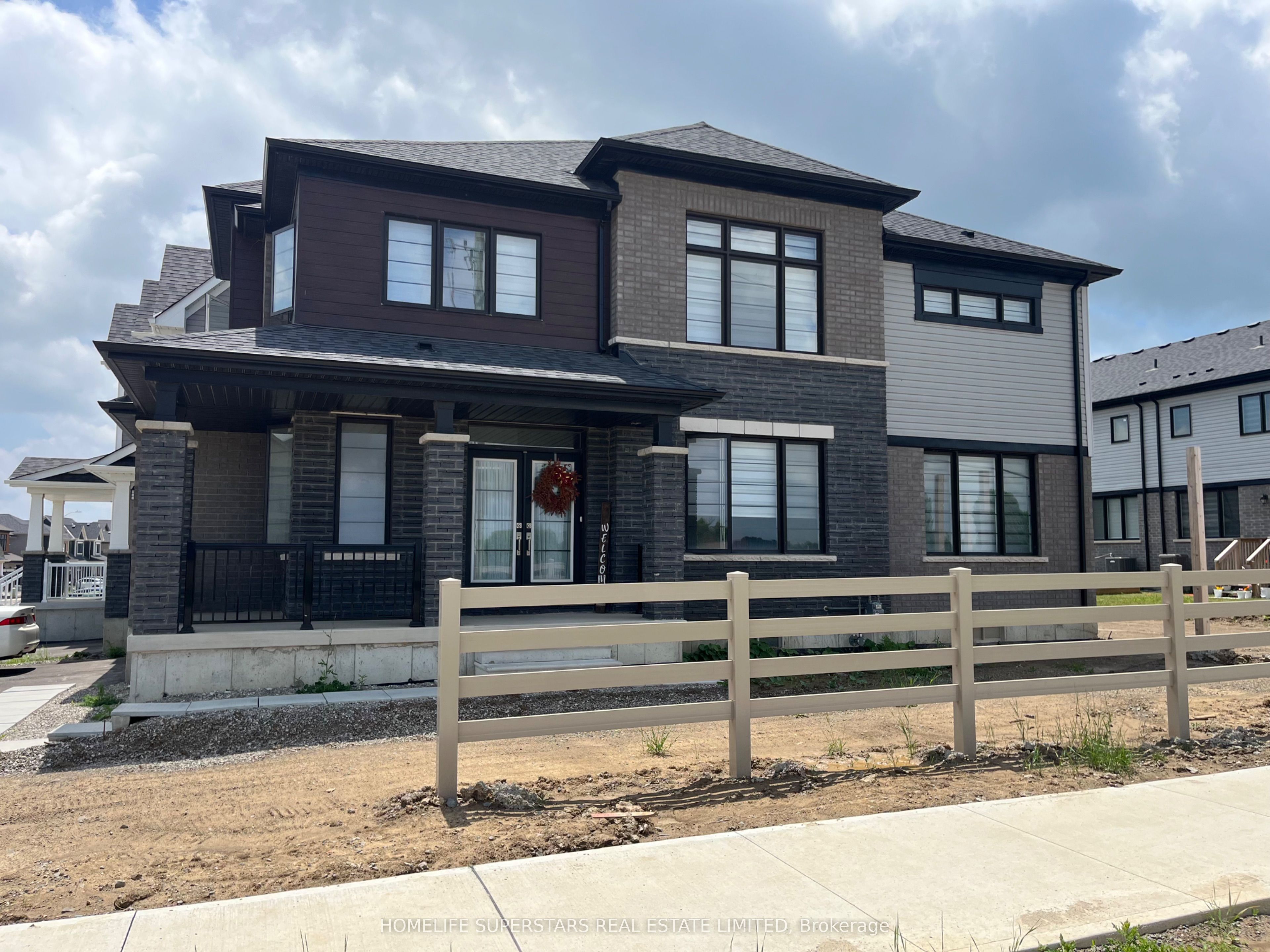Photo 1 of 31 — 2 Stanley Avenue, Haldimand, ON N3W 0J8