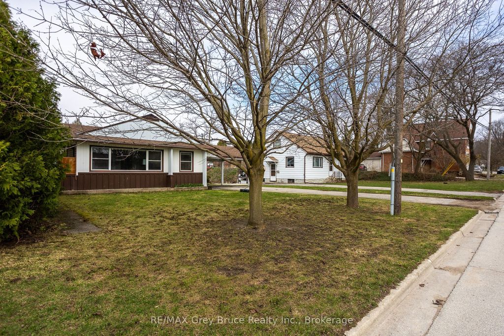 Photo of 2120 4th Avenue W, Owen Sound, ON N4K 4Y5 (MLS # X13013962)
