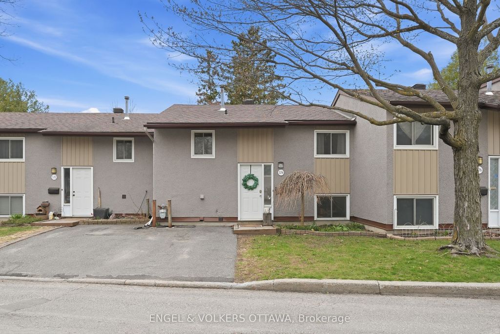 Photo of 374 Woodfield Drive #16, Tanglewood - Grenfell Glen - Pineglen, ON K2G 3W9 (MLS # X13080120)