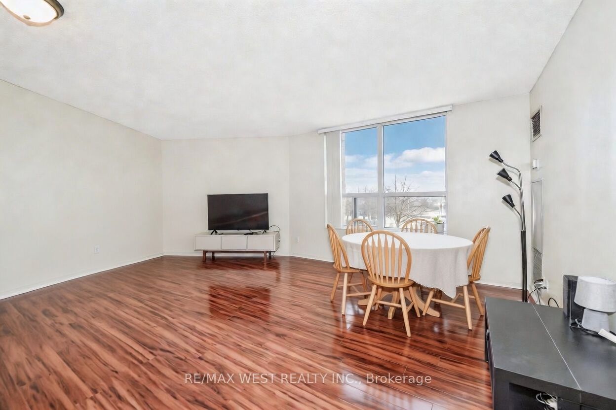 6 Humberline Drive 313