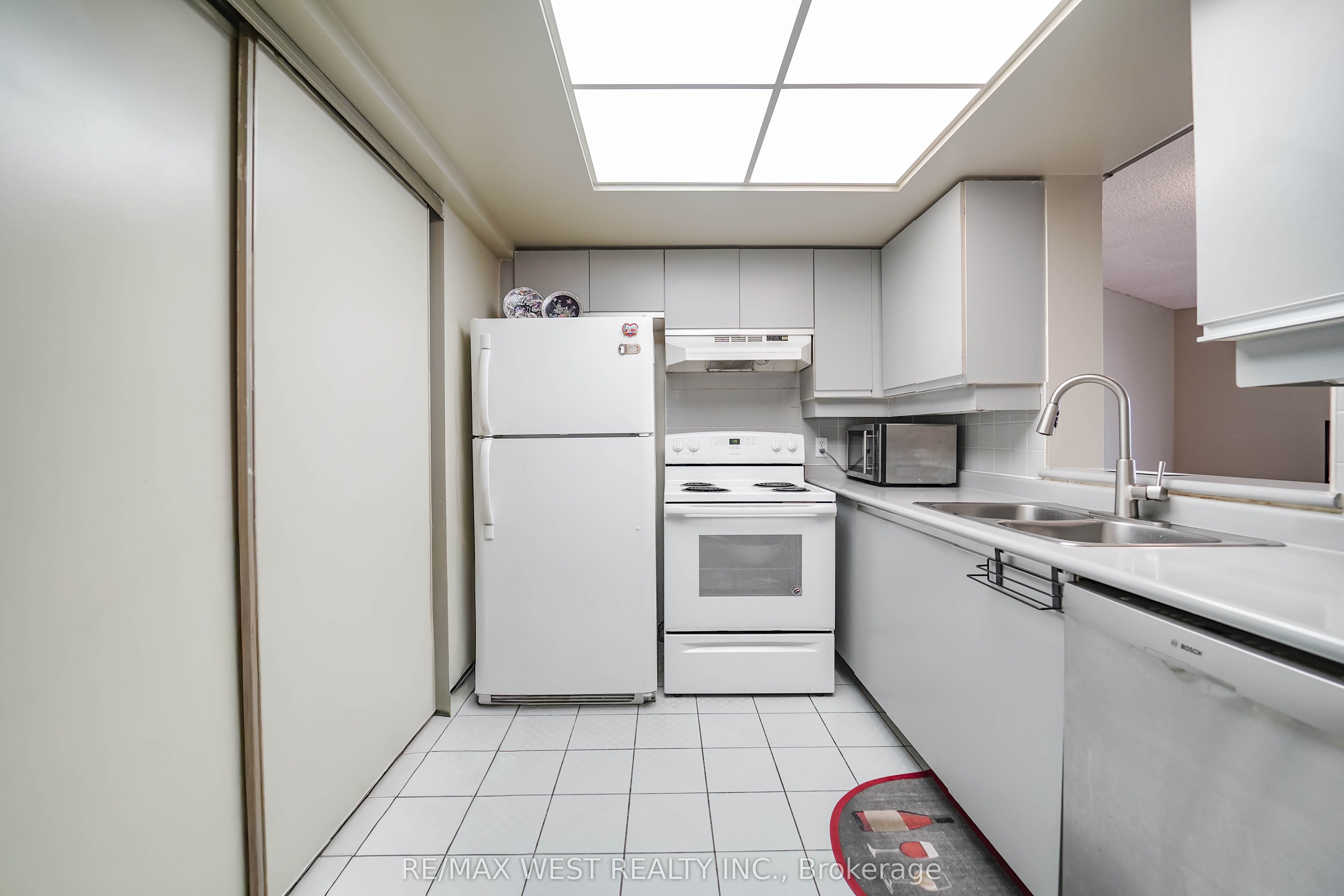 6 Humberline Drive 313