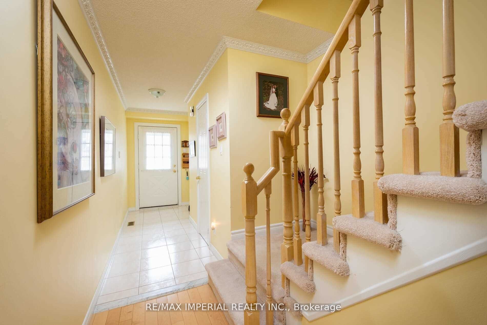 2955 Thomas Street 53, Upper Room 2