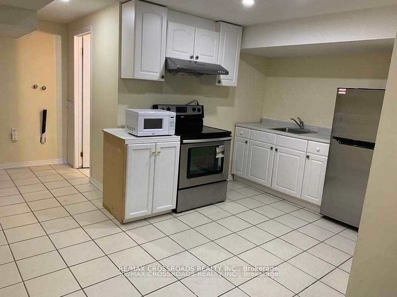 1 Royal Gala Crescent Bsmt