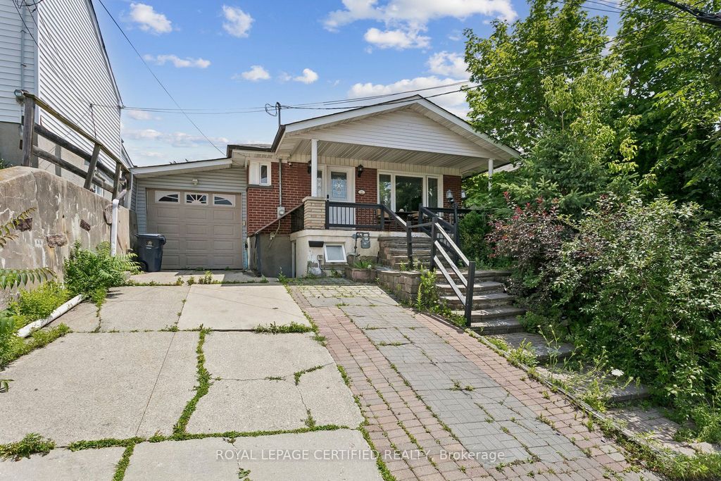 Photo of 33 Donald Avenue, Toronto, ON M6M 1J9 (MLS # W13527604)