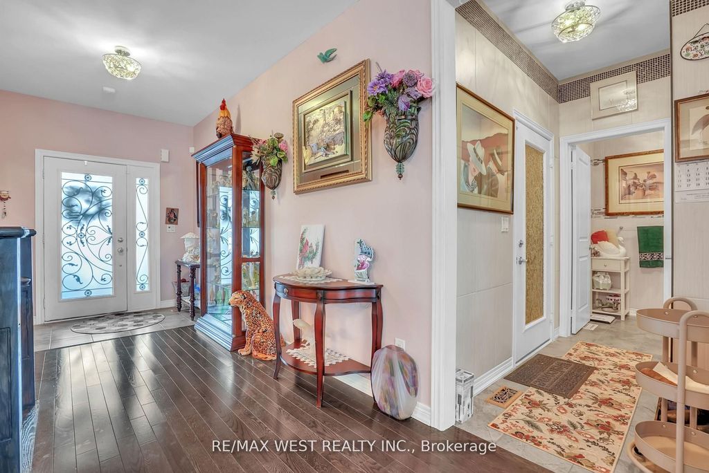 Photo of 126 Kingsmere Crescent, New Tecumseth, ON L9R 0K8 (MLS # N12773520)