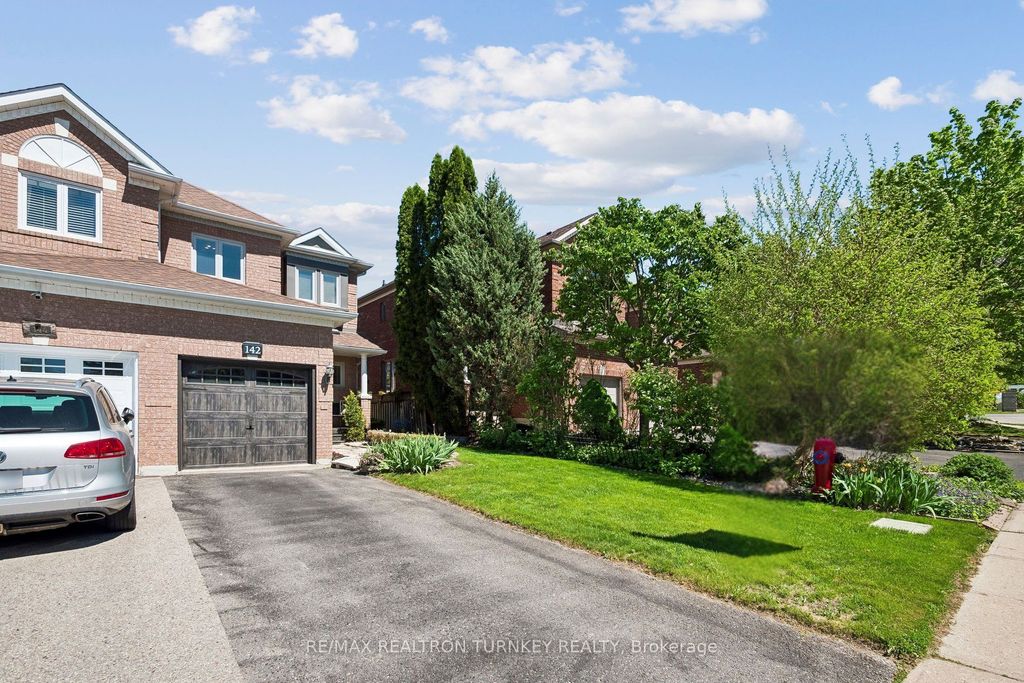 Photo of 142 Denise Circle, Newmarket, ON L3X 2K1 (MLS # N13210912)