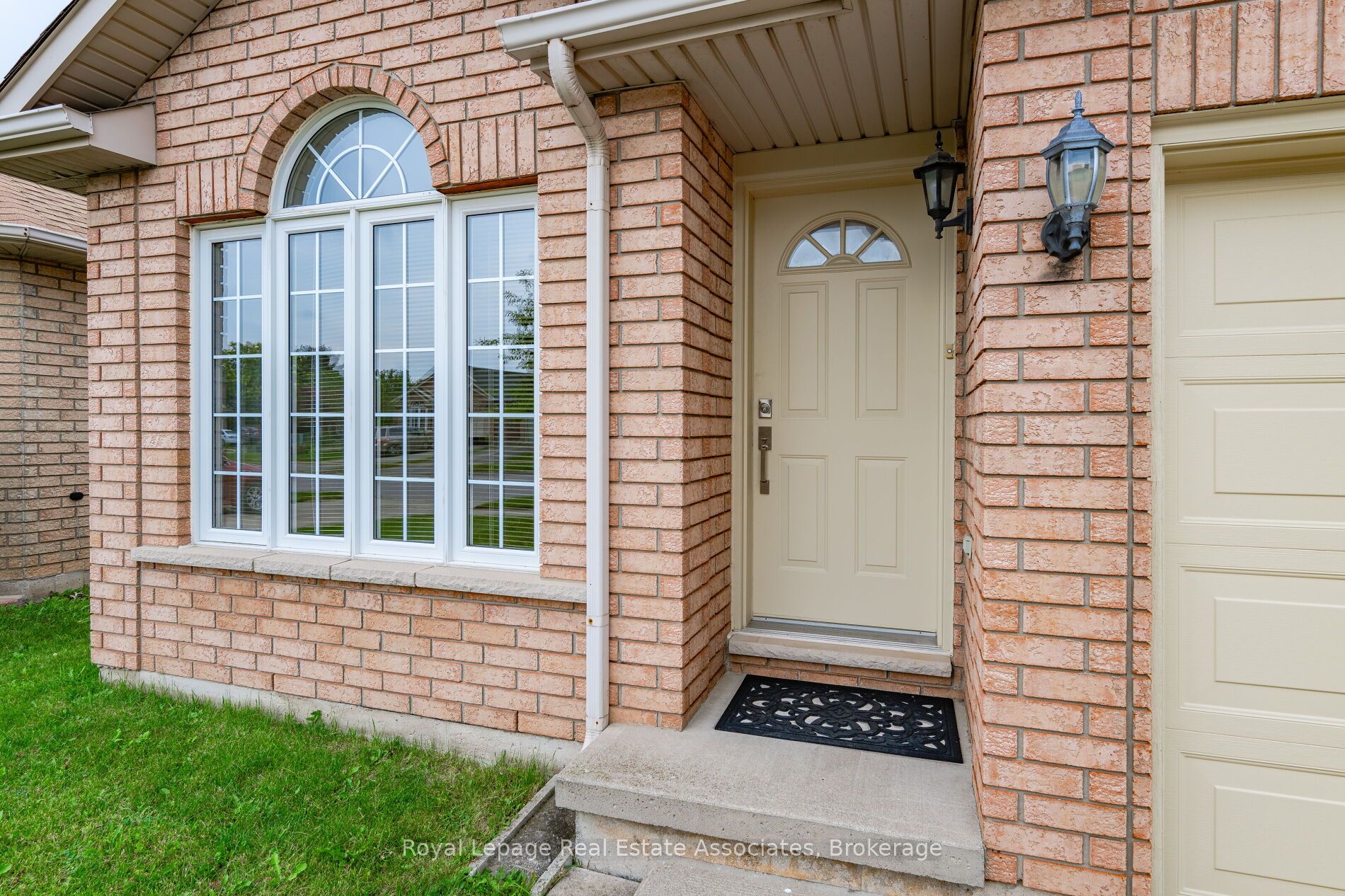 2887 Darien Road