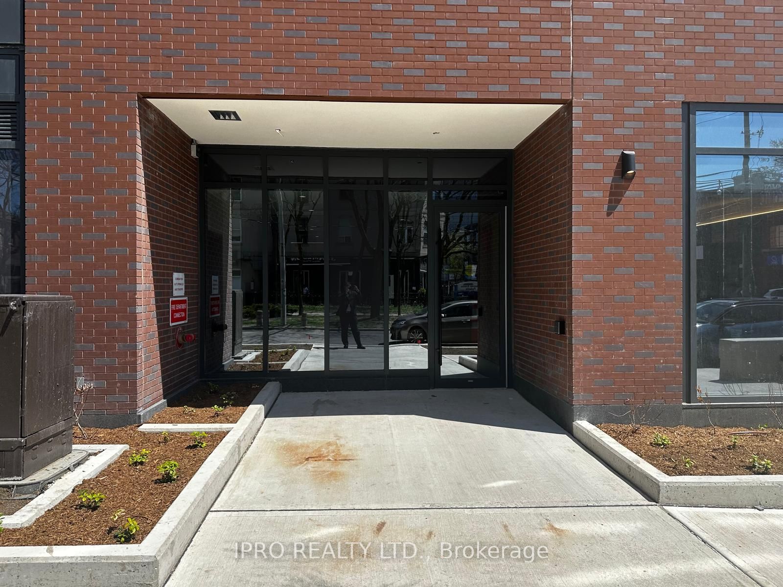 1200 Dundas Street W 411