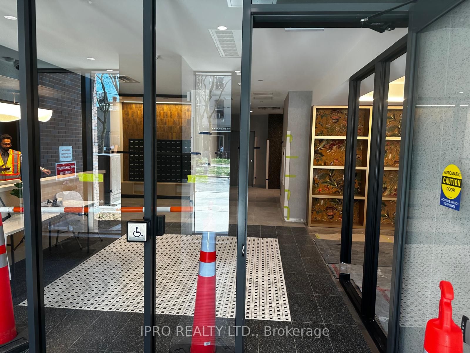 1200 Dundas Street W 411
