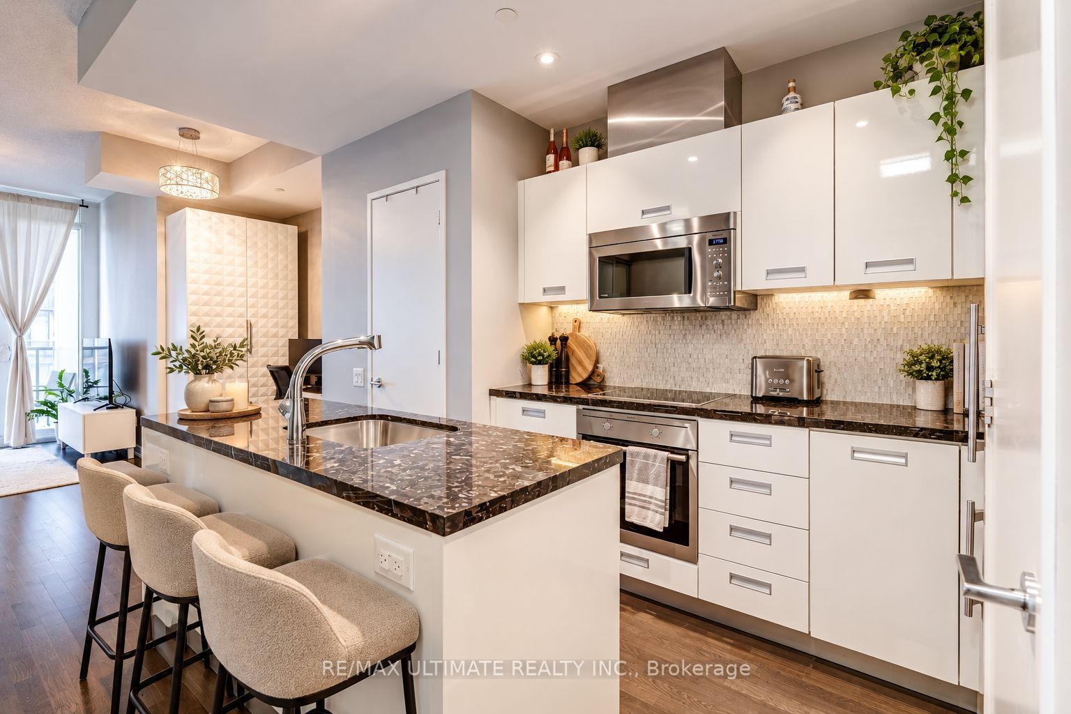 90 Park Lawn Road 602