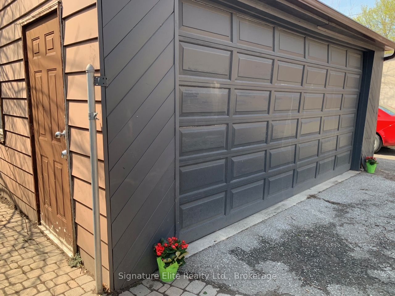 Photo 1 of 5 — 340 Pacific Avenue Garage, Toronto, ON M6P 2R1